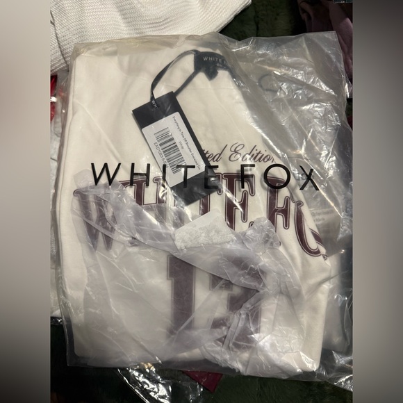 NWT White Fox Everything In Time Off Shoulder Oversized Tee - Picture 4 of 6